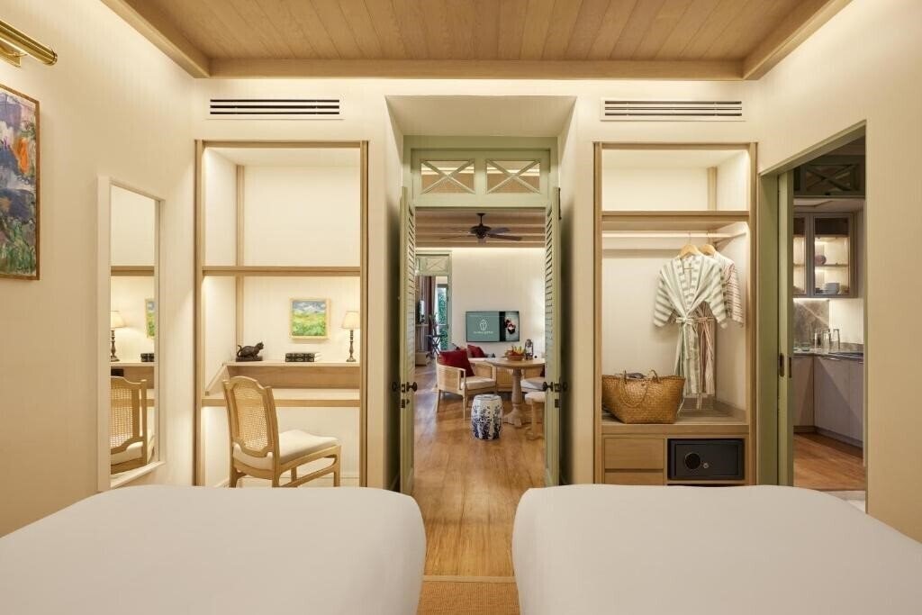 Фото Charras Bhawan Hotel And Residences 5*