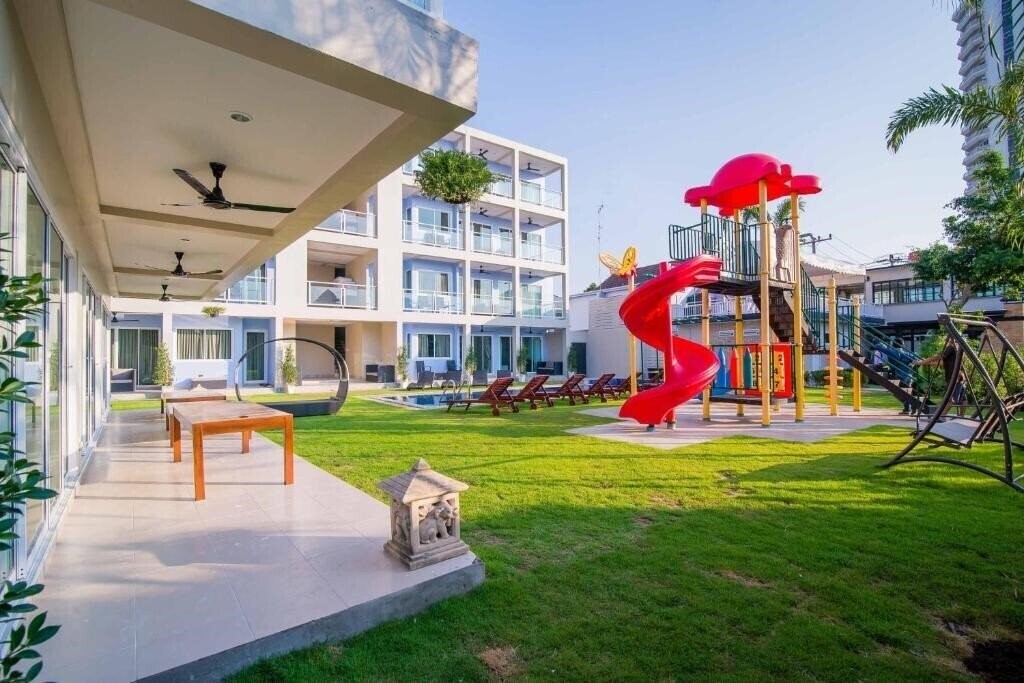 Готель Surf & Sand Resort 3*