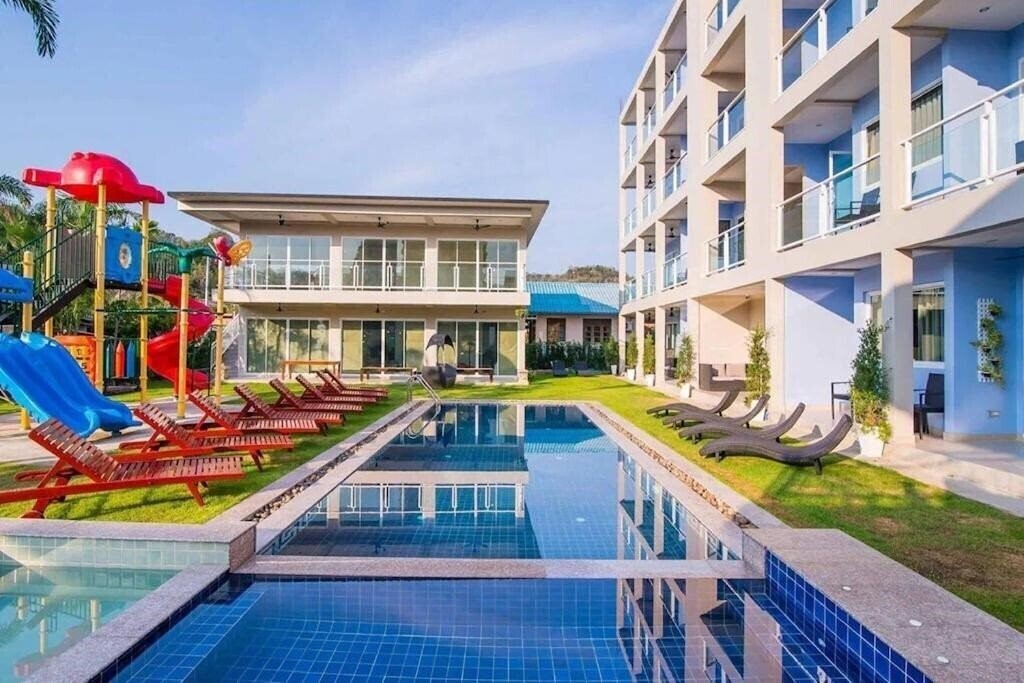 Отель Surf & Sand Resort 3*