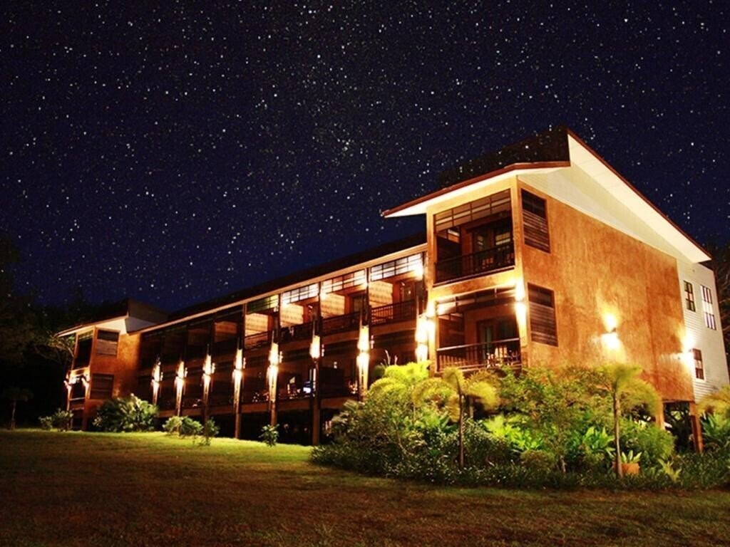 Отель The Cinnamon Art Resort & Spa 3*