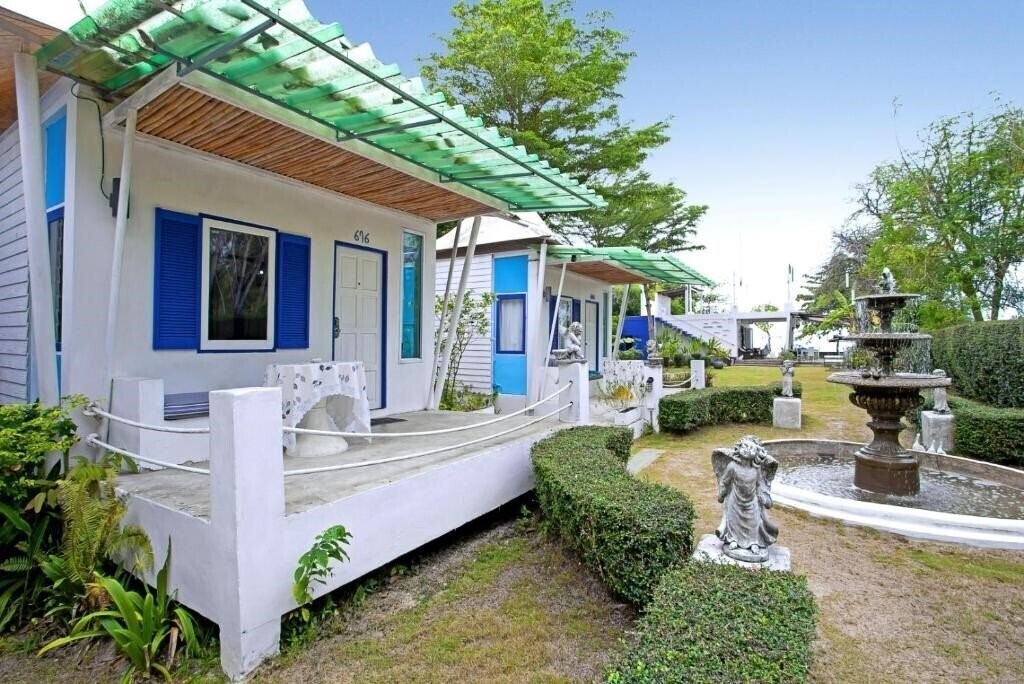 Фото The White Knot Resort 3*