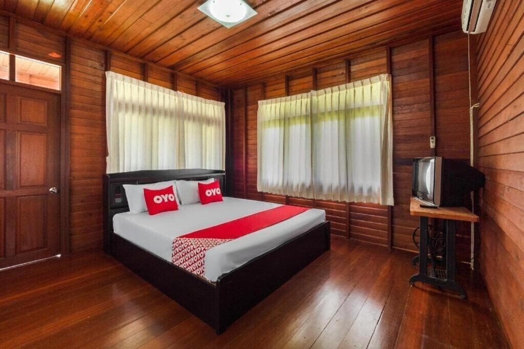 Отель Oyo 1143 Phet Luran Thai Resort Kohchang 2*
