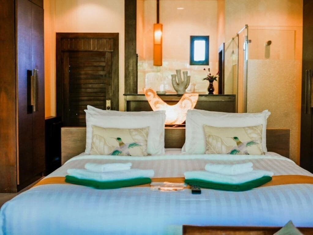 Картинка Koh Chang Cliff Beach Resort 3*