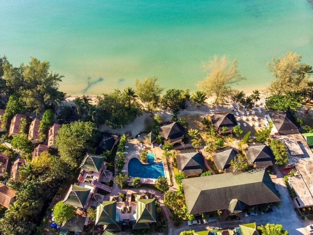 Отель Coconut Beach Resort 3*