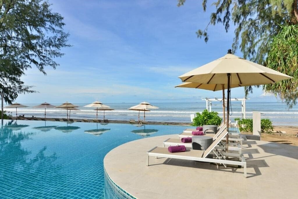 Готель Twin Lotus Resort & SPA 4*