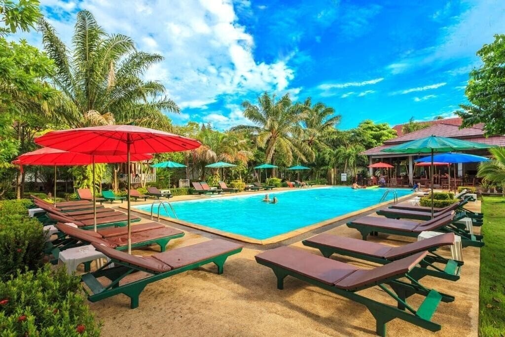 Отель Lanta Klong Nin Beach Resort 3*