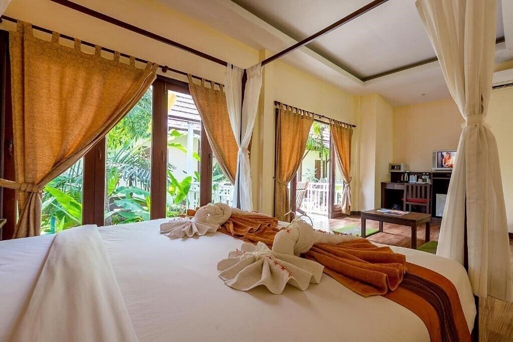 Фото Lanta Klong Nin Beach Resort 3*