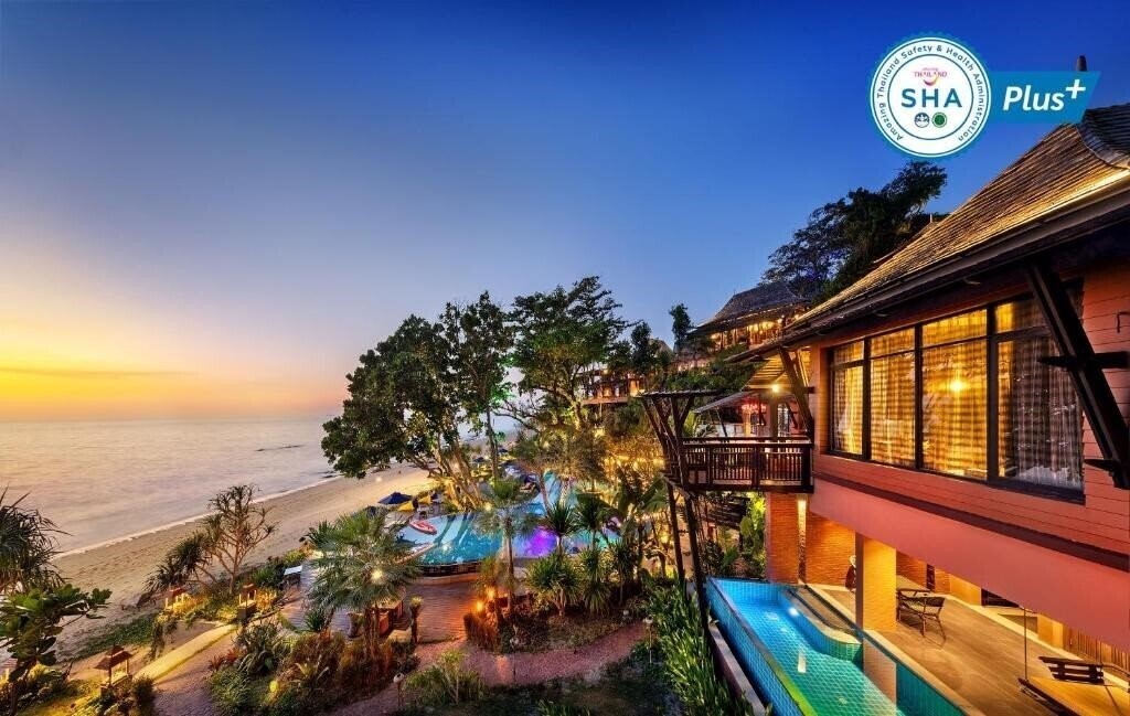 Отель Nirvana Beach Resort & SPA 3*