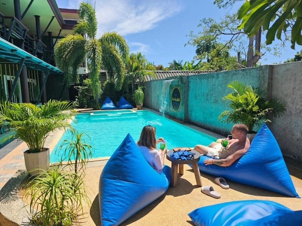Отель Cha-Cha Hotel 3*