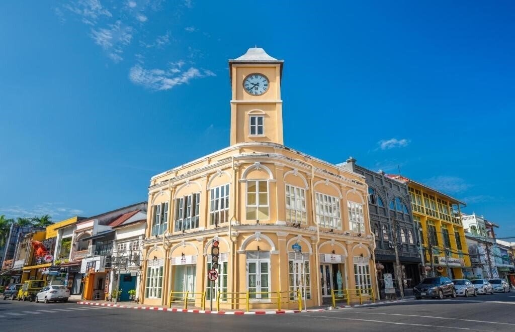 Зображення The Tint At Phuket Town 2*