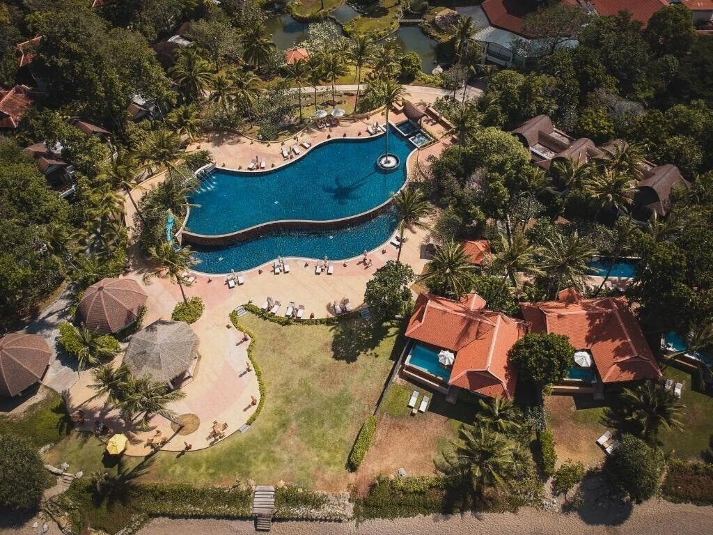 Готель Rawi Warin Resort & SPA 5*