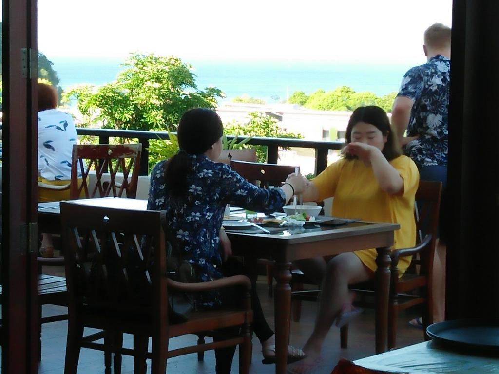 Картинка Pavilion Queen’s Bay 4*