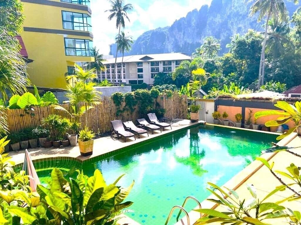 Отель Haleeva Sunshine Hotel 3*