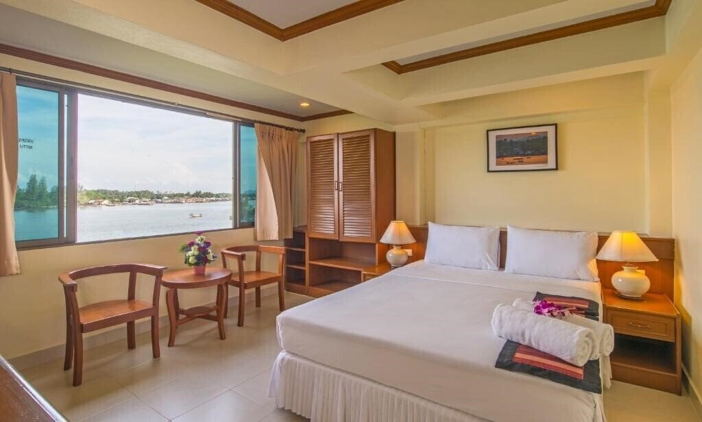 Фото Krabi City Seaview Hotel 3*