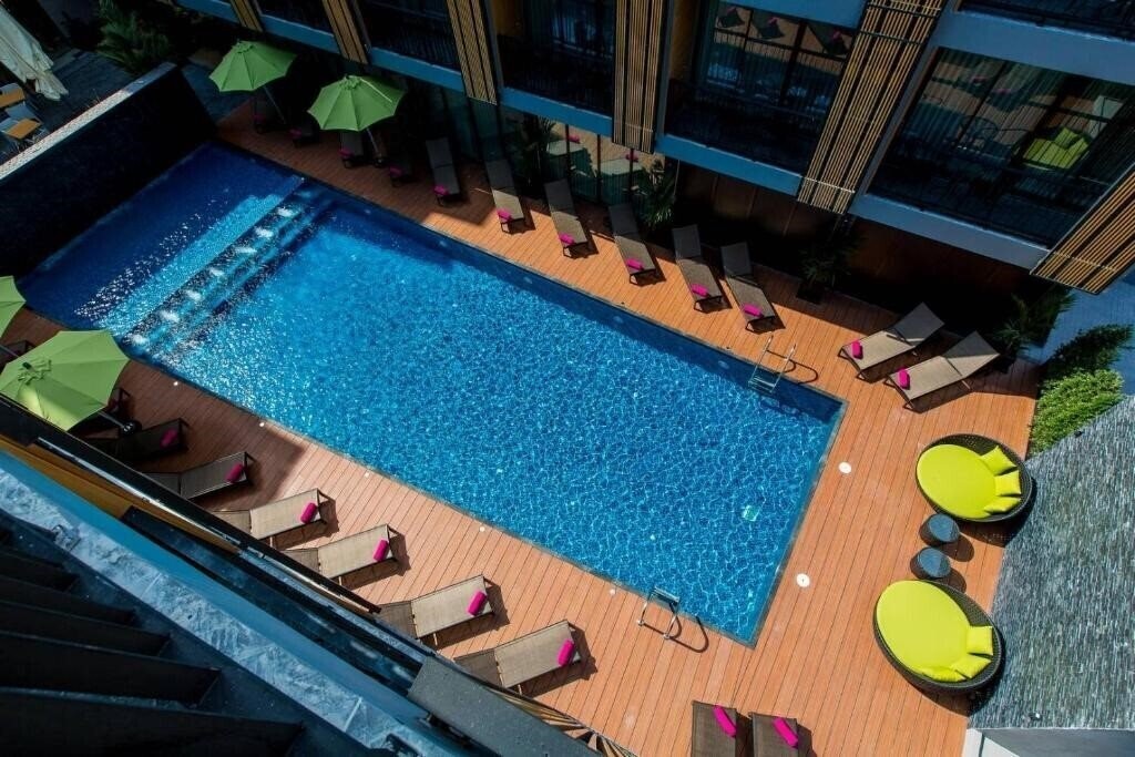 Отель Glow Ao Nang Krabi 4*