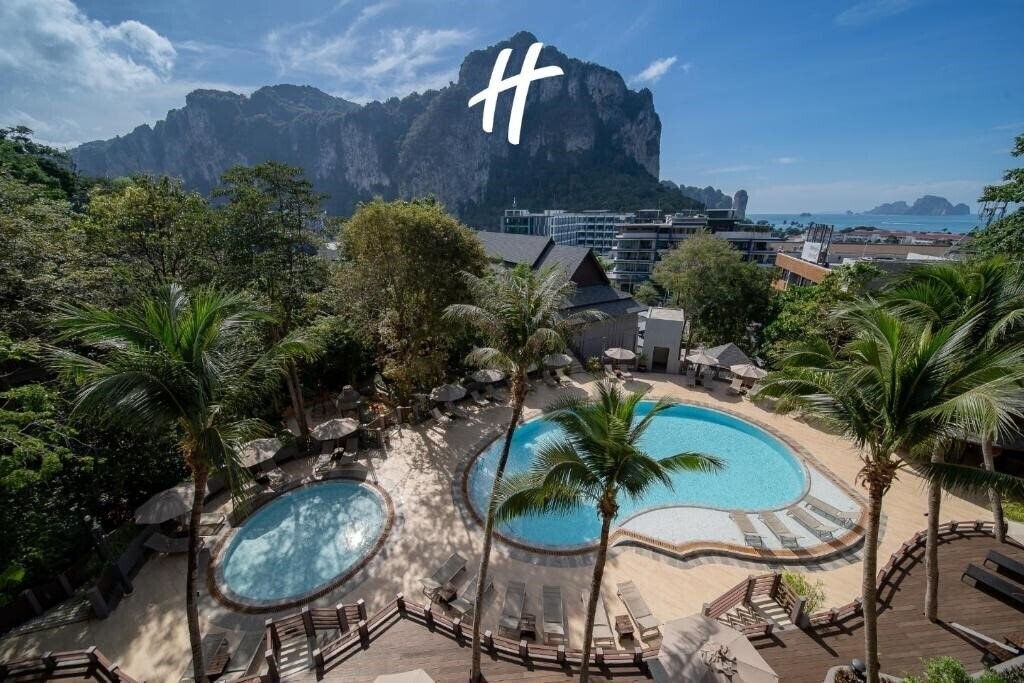 Отель Holiday Inn Resort Krabi Ao Nang Beach by IHG 4*