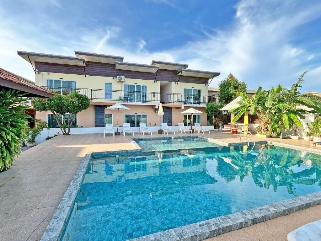 Готель Anyavee Chom by The Sea 3*