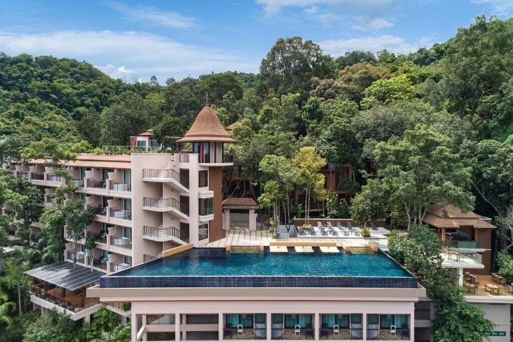 Отель Avani Ao Nang Cliff Krabi Resort 4*