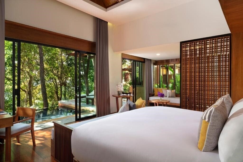 Фото Avani Ao Nang Cliff Krabi Resort 4*