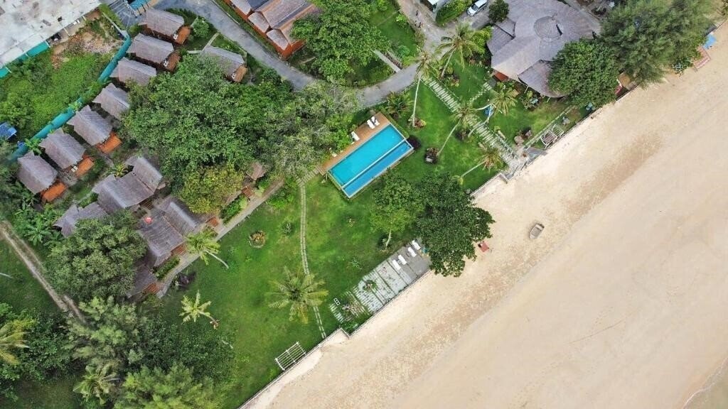 Отель Anyavee Krabi Beach Resort 4*