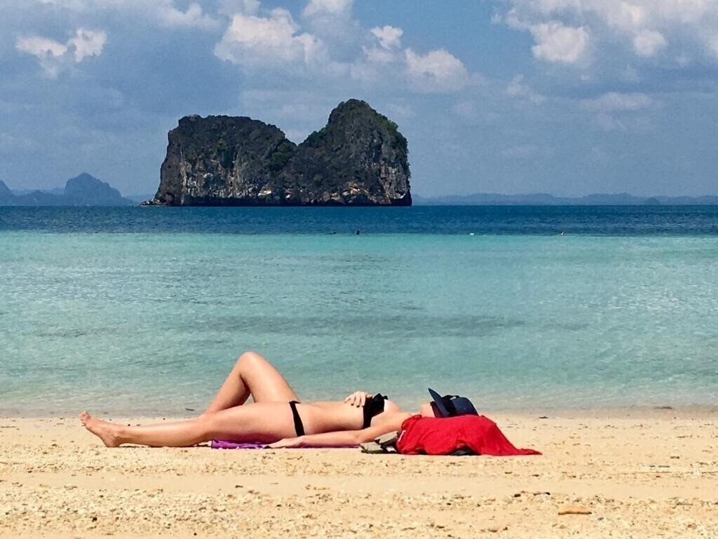 Отель Mayalay Beach Resort 3*