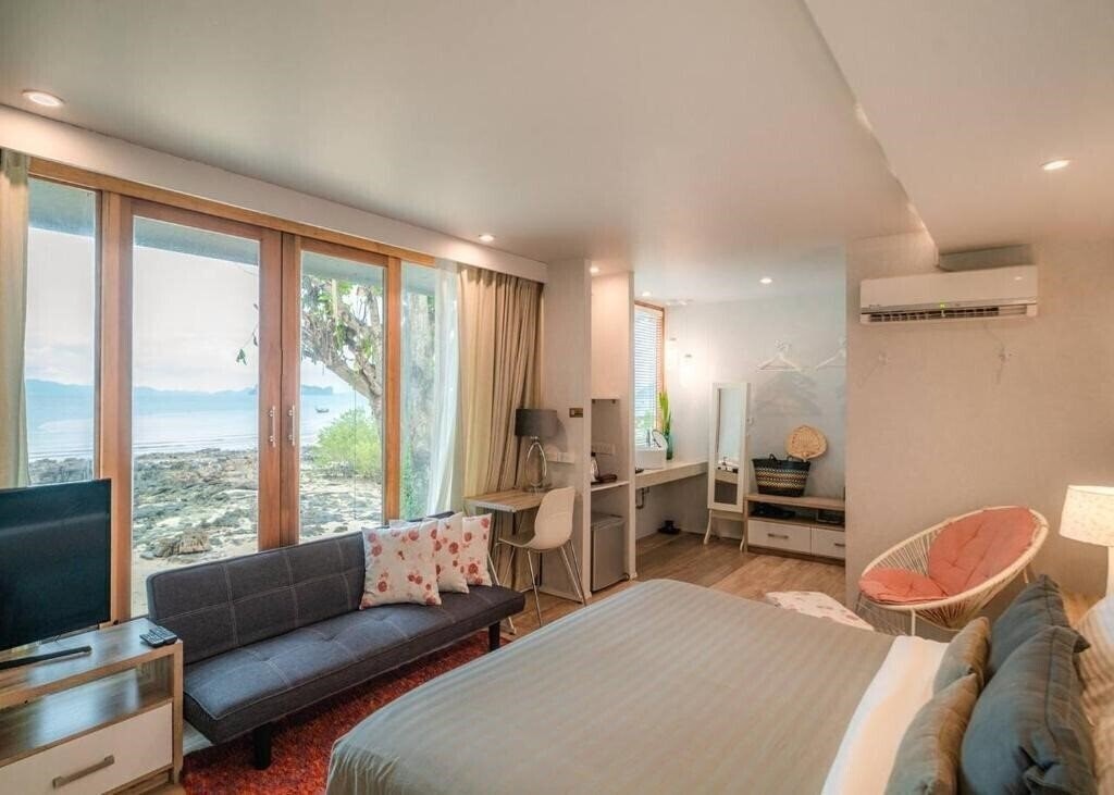 Фото The Parlour Krabi 2*