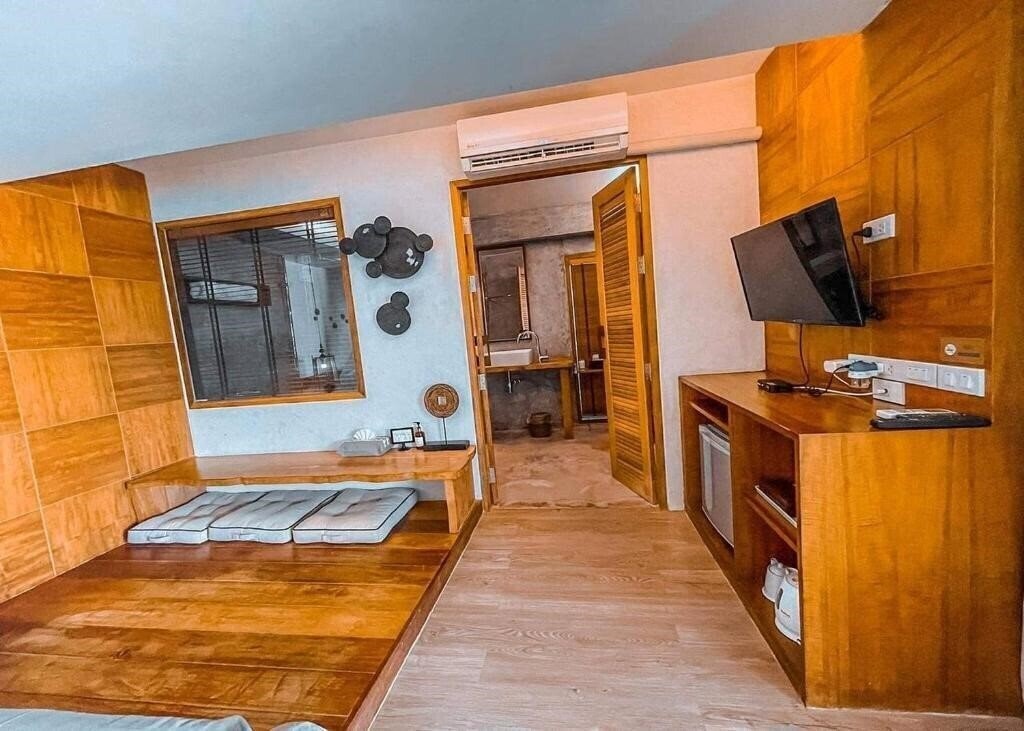 Зображення The Parlour Krabi 2*