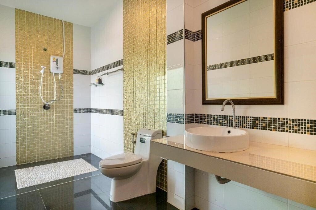 Фотографія Oyo 665 Sj House Hotel 3*