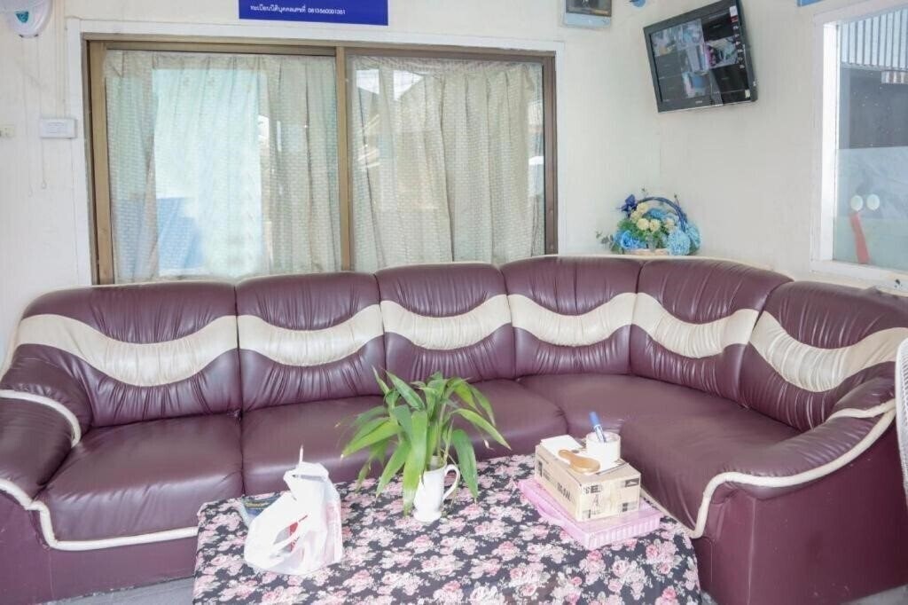 Фотография Oyo 681 Paradise Hotel 2*