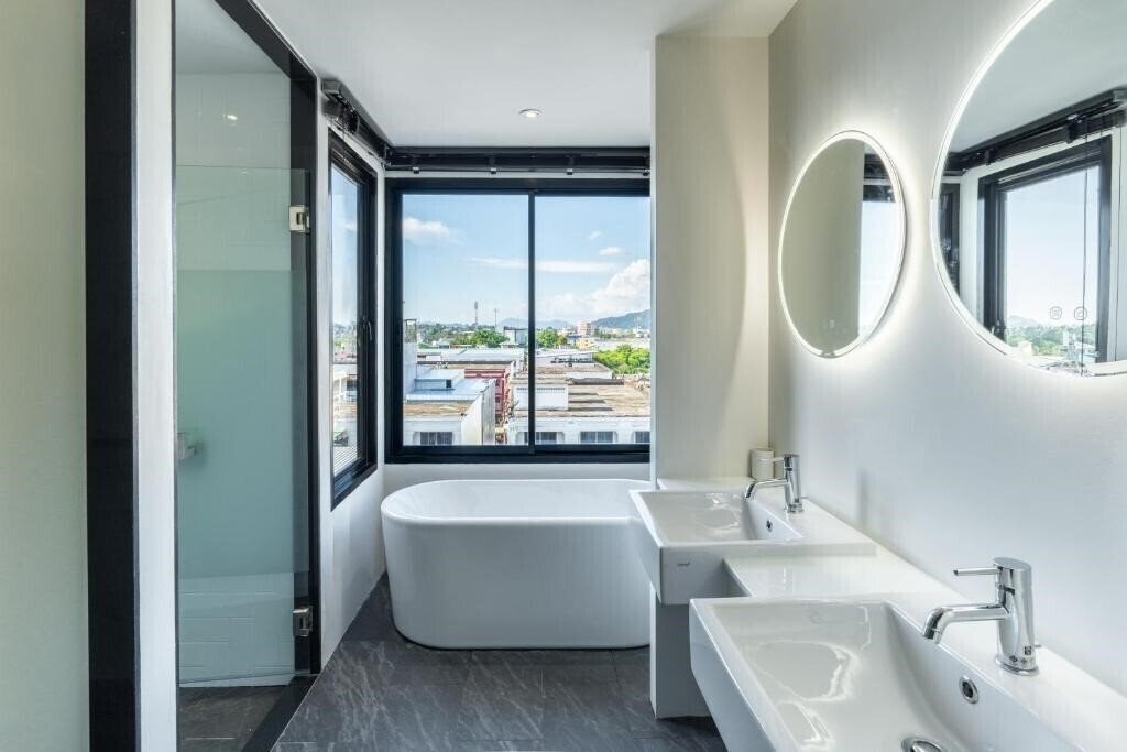 Фотография Blu Monkey Hub & Hotel Krabi Town 4*