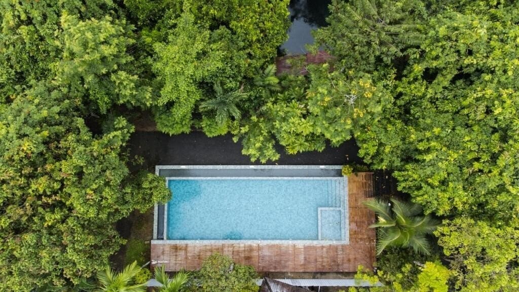 Отель Blu Monkey Pooltara Krabi & Villas 4*