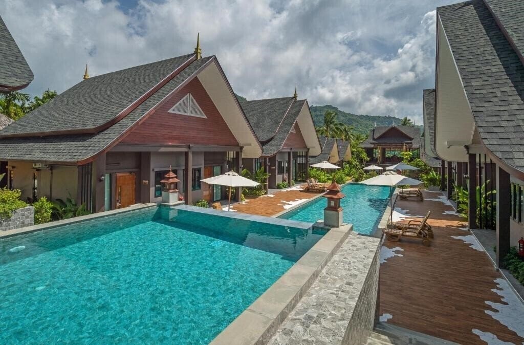 Фото The Scene Cliff View Villas 4*