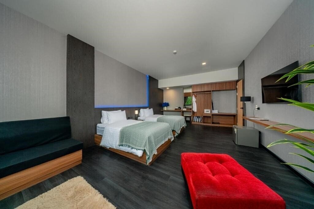 Отель Happy Hotel 4*