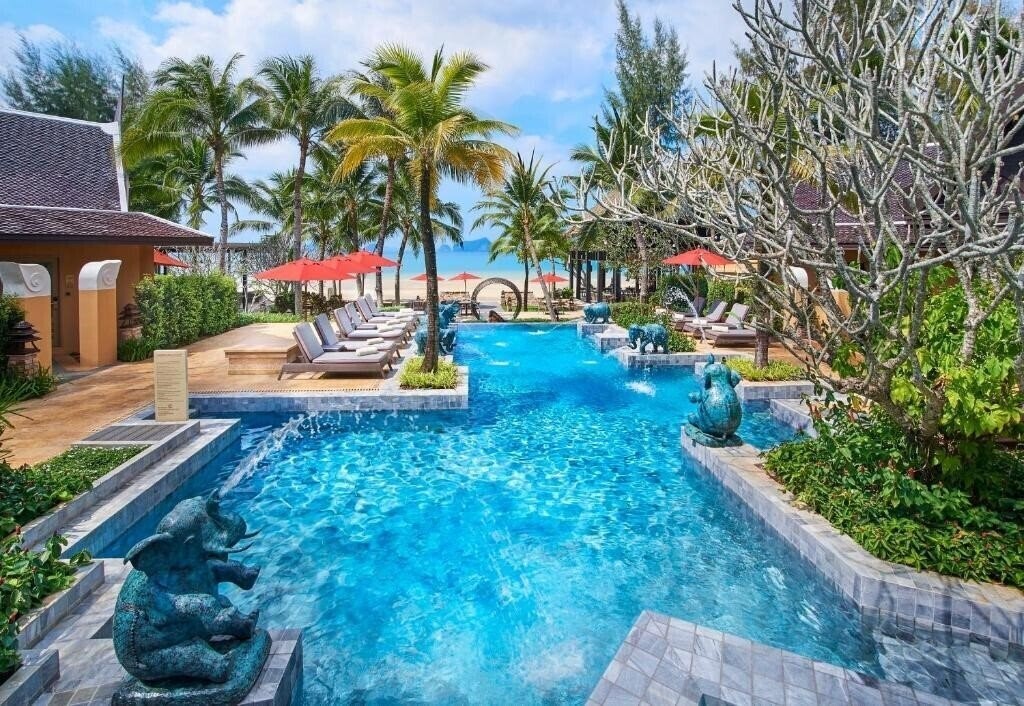 Отель Amari Vogue Resort 5*