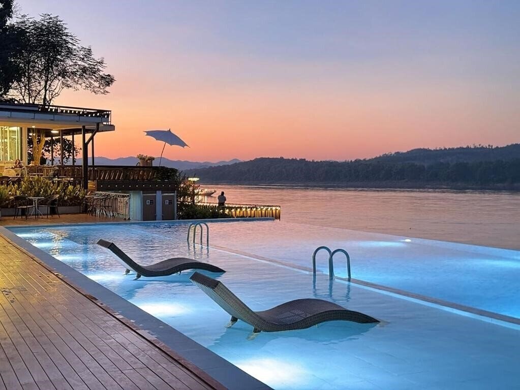 Готель Chiangkhan River Mountain Resort 3*