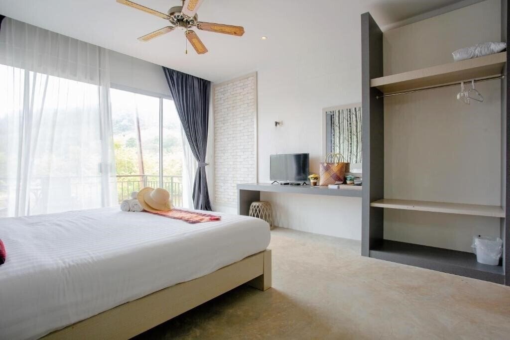 Фотография Amantra Lake View Resort 3*