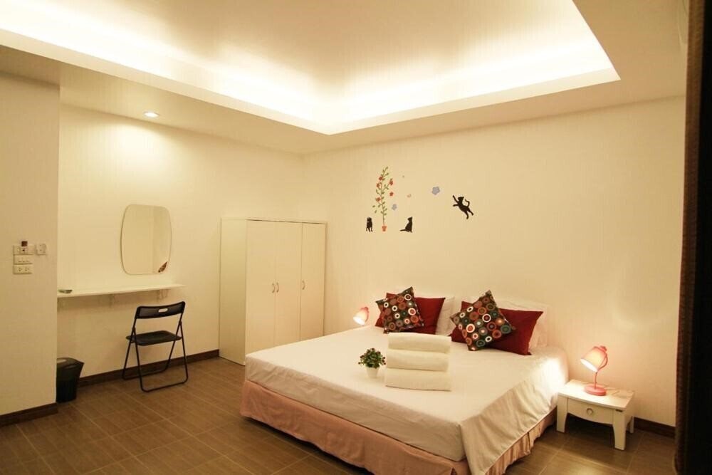 Фото White Cat Hotel 2*