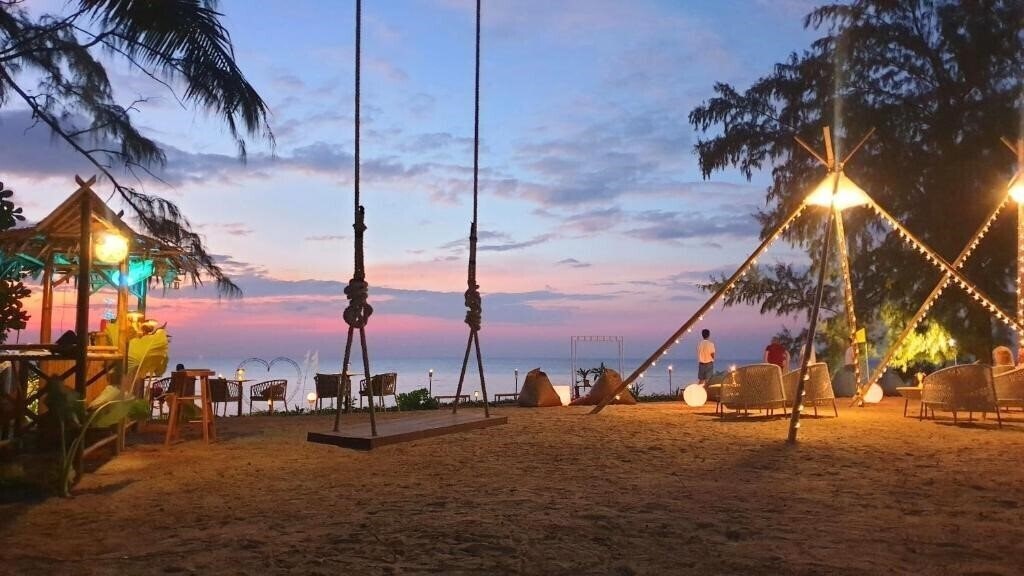Картинка Estella Phuket Mai Khao Beach Resort 4*