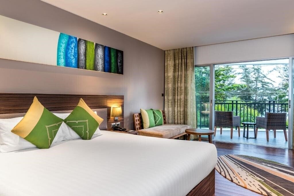 Фото Novotel Phuket Karon Resort & Spa 4*