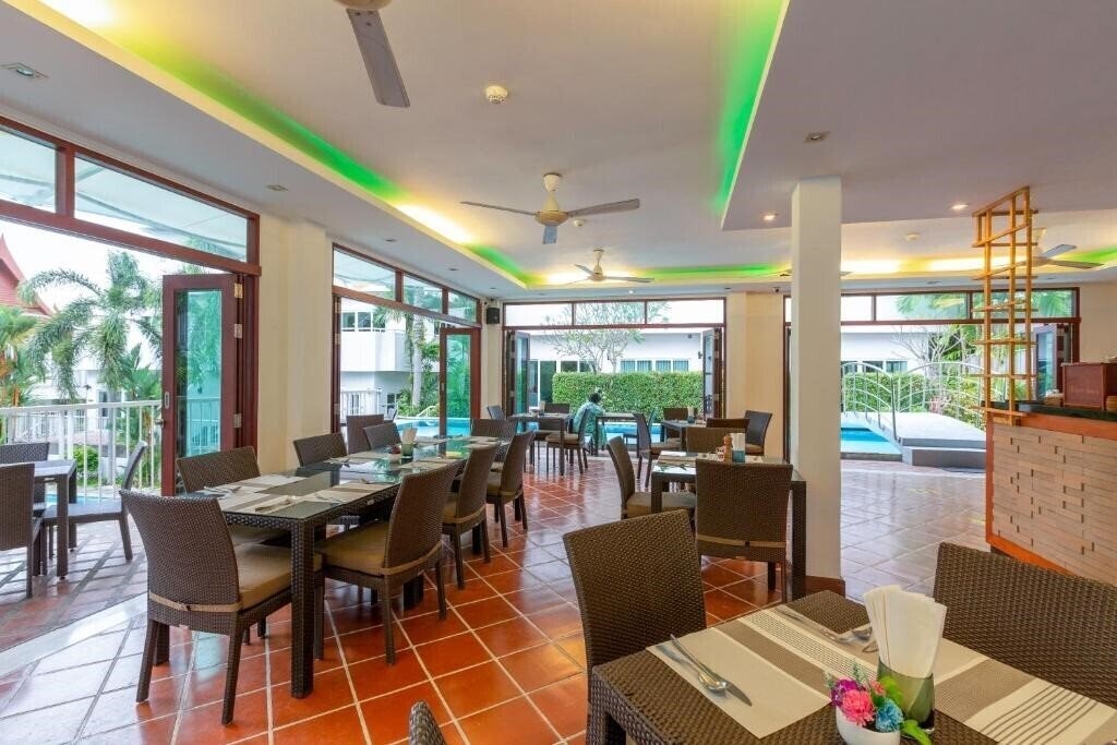 Фотографія Phunawa Resort Phuket Karon Beach 4*