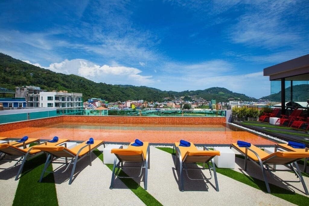 Отель The Crib Patong 3*