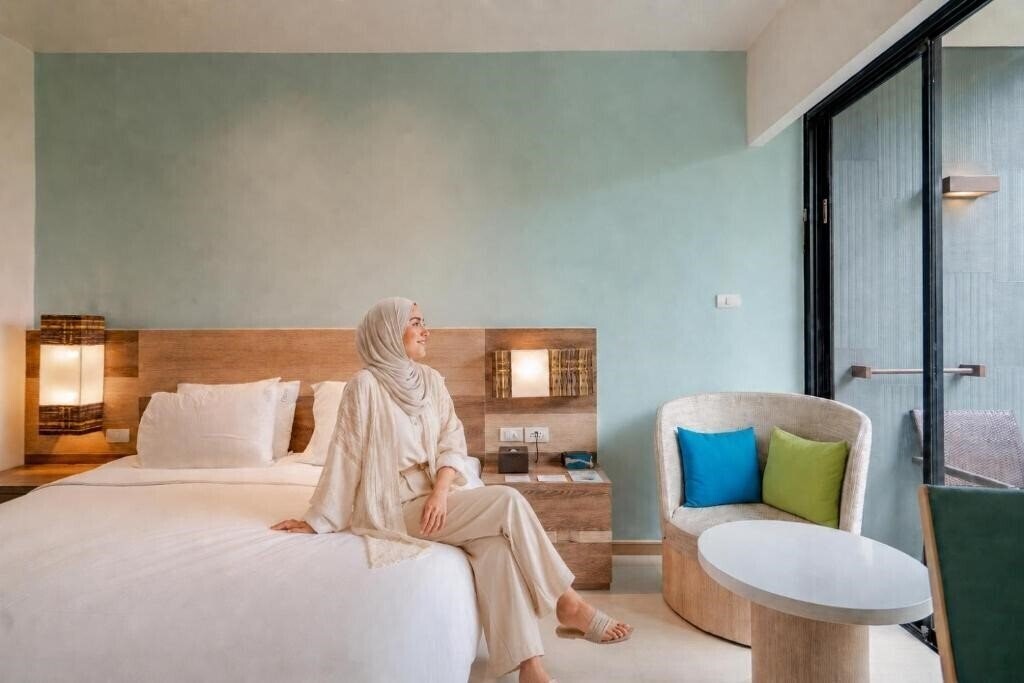 Фото Holiday Inn Express Patong Beach Central 3*