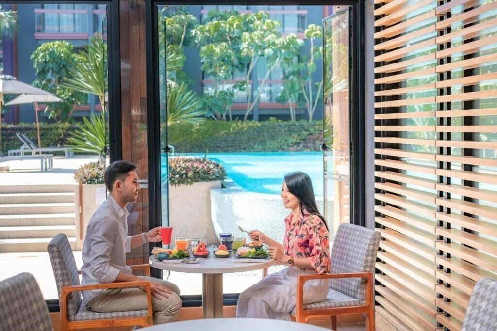 Изображение Holiday Inn Express Patong Beach Central 3*