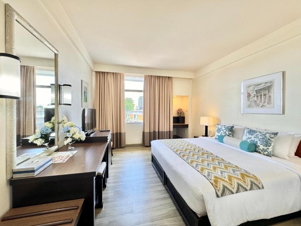 Готель Phuket Merlin 4*