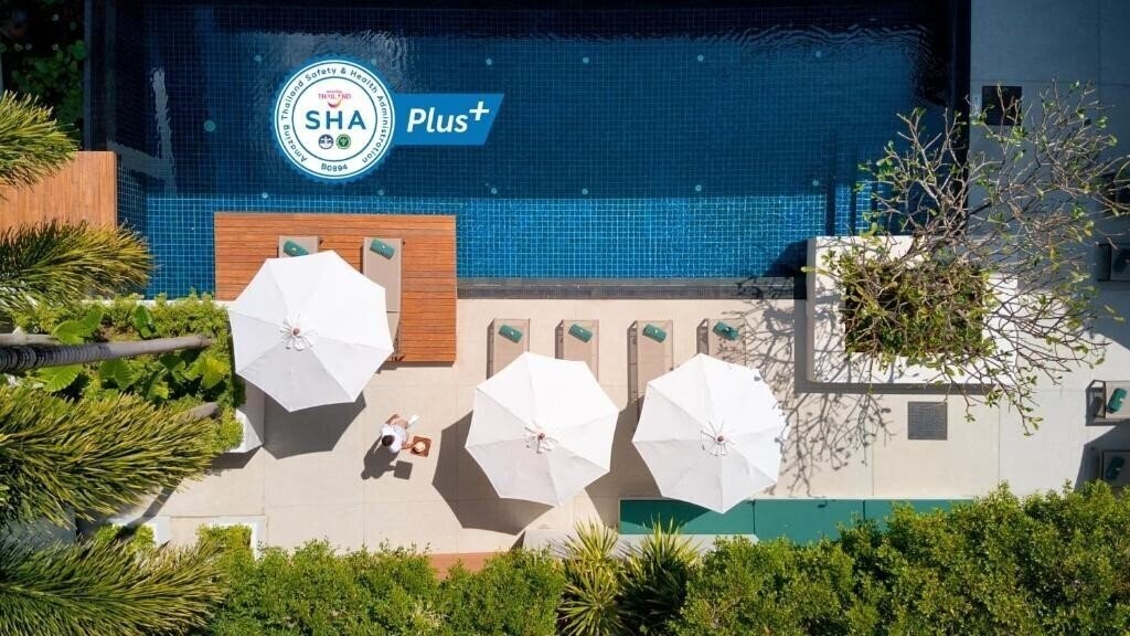 Отель Manathai Surin 4*