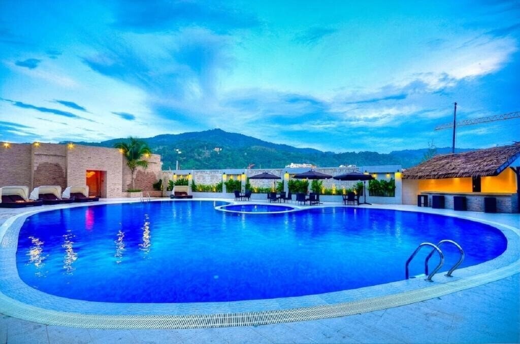 Готель Patong Heritage 4*