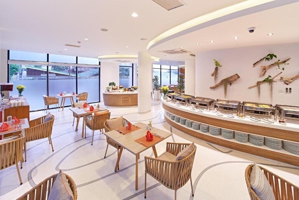 Фотографія Bandara Phuket Beach Resort 4*