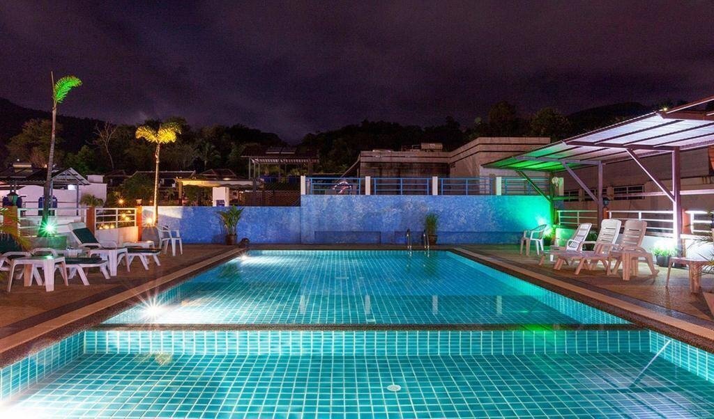 Готель Larn Park Resortel 3*