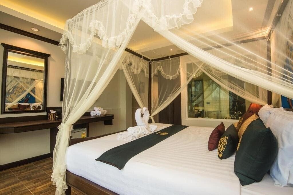 Отель Tanawan Phuket Hotel 3*