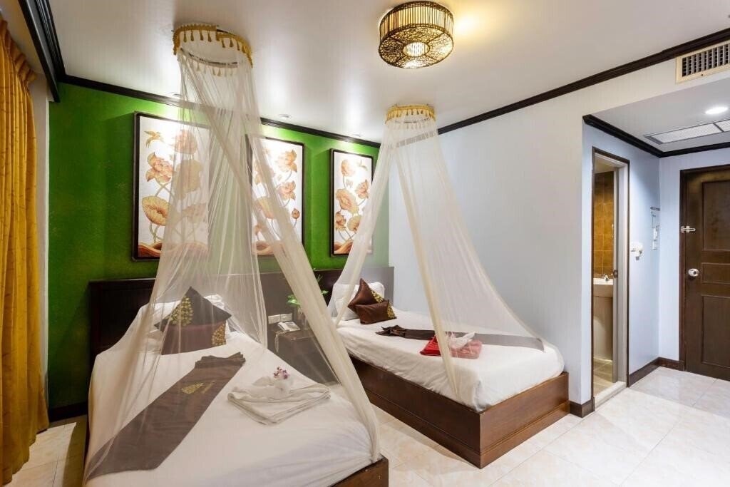 Отель Tanawan Phuket Hotel 3*